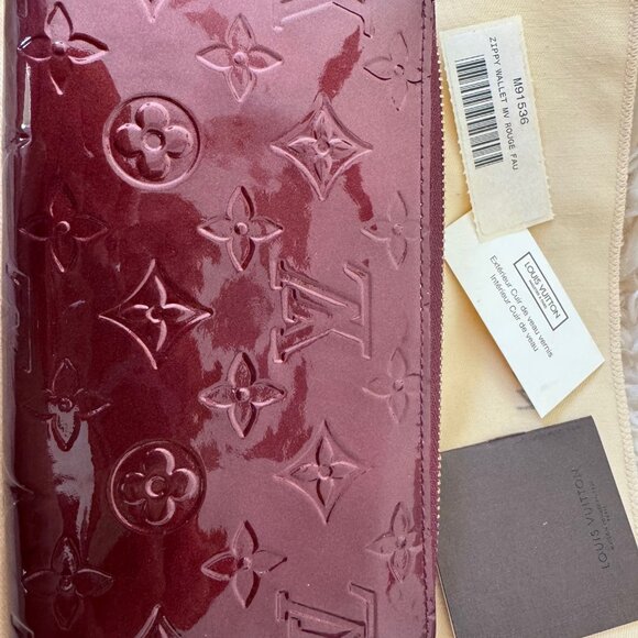 Louis Vuitton Vernis Zippy Wallet in Rouge Fauviste - Excellent Condition - Picture 9 of 10